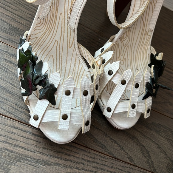 Moschino White Picket Fence Novelty Heels (EU 37) - Picture 6 of 9